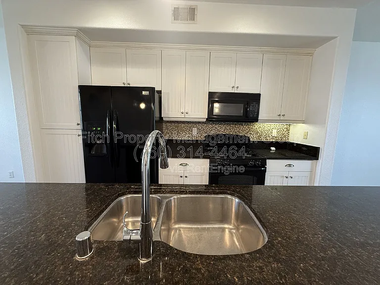 815 Harbor Cliff Way #244 — Photo 3