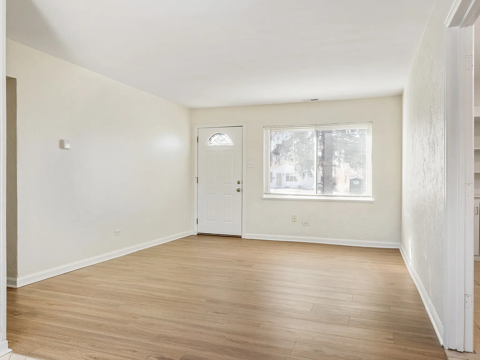 3 bed, 1117 sqft, $2,600 — Photo 3