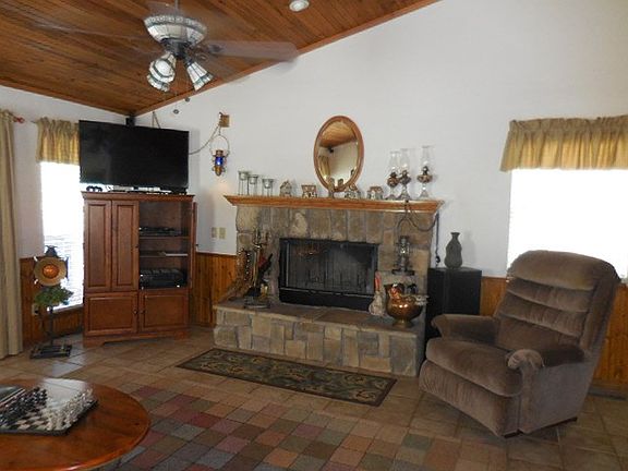 2nd image of 11542 Hickory Dr