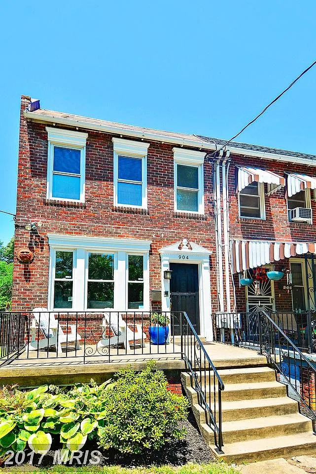 904 Jackson St NE photo 1