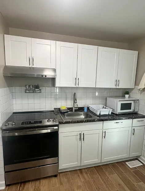 3 bed, 864 sqft, $2,200 — Photo 3
