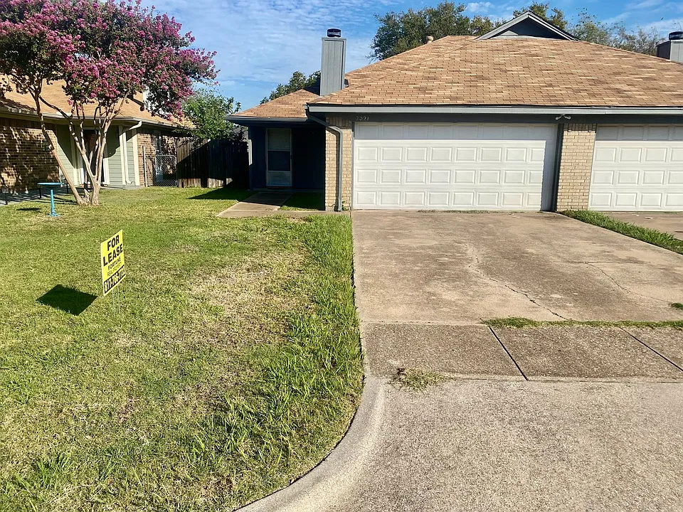 7521 April Ln