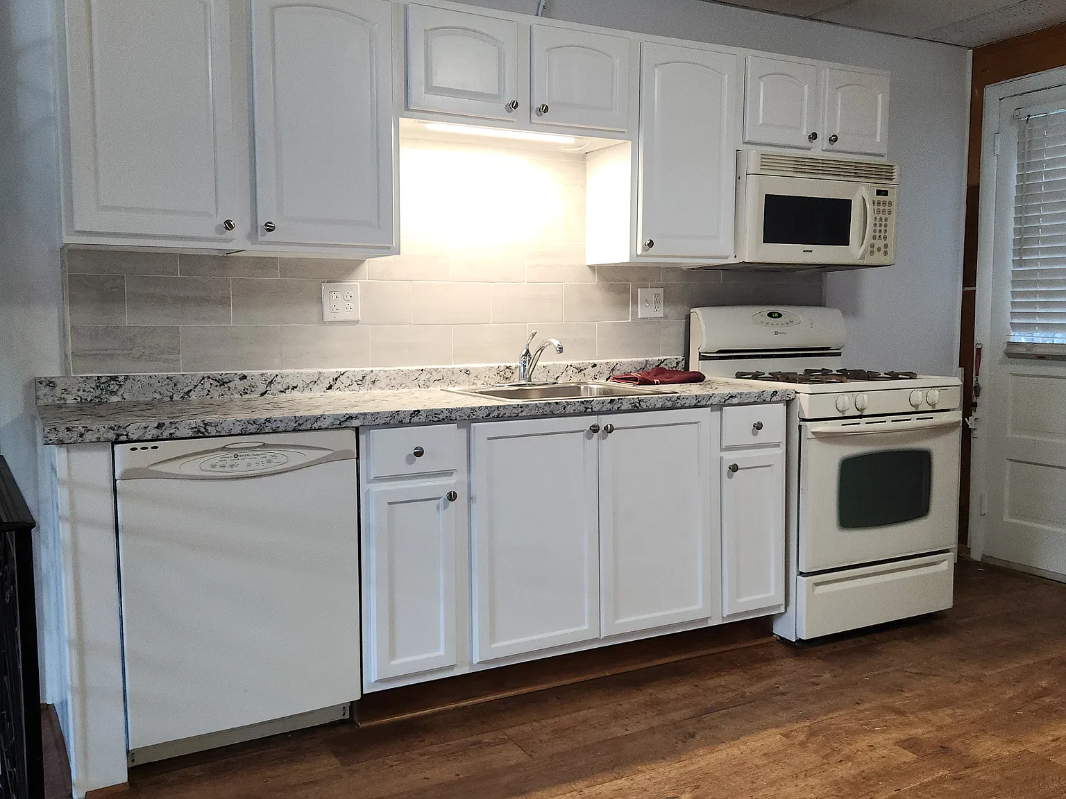 1 bed, 700 sqft, $1,750 — Photo 4