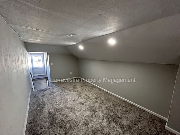 4th image of 11 Green St E