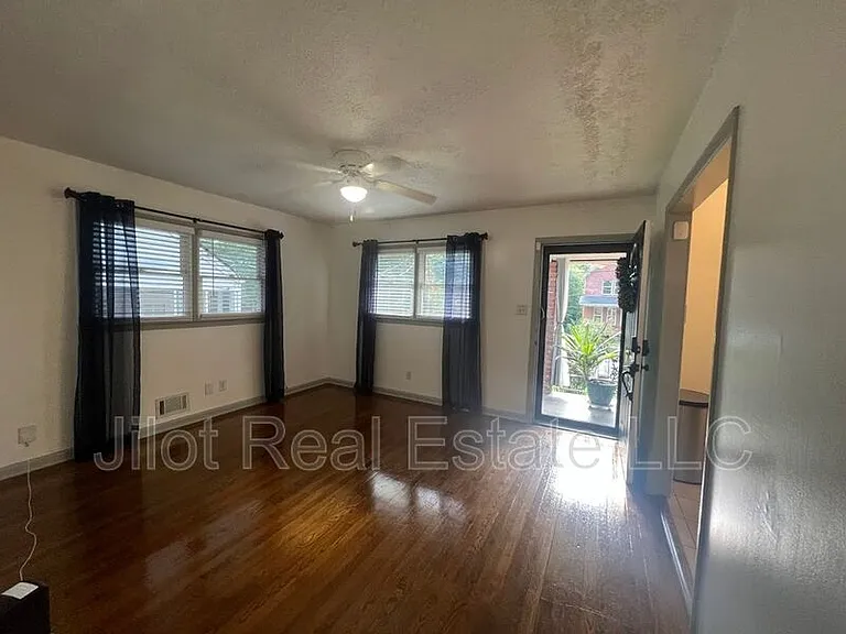 2485 Jefferson Ter — Photo 3