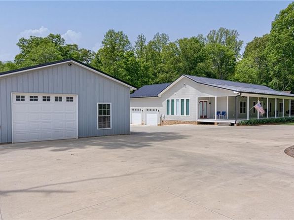 8958 Lasater Rd, Clemmons, NC 27012