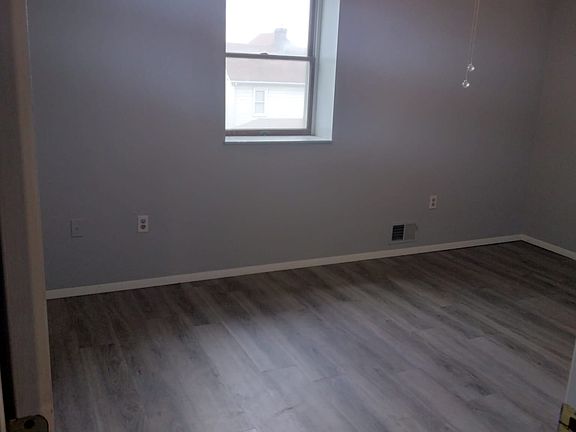 4th image of 333 Manown St #102