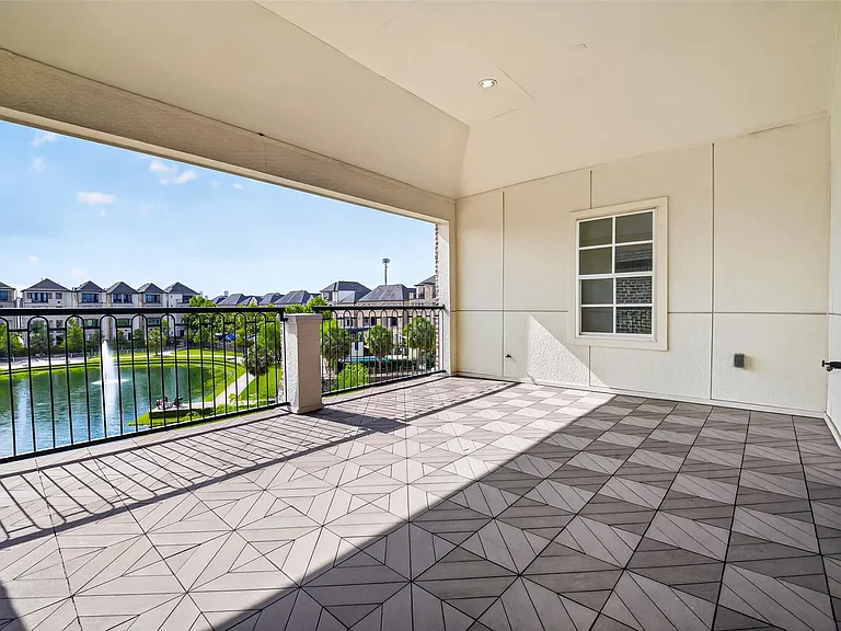 2713 Kinsley Oaks Dr — Photo 1