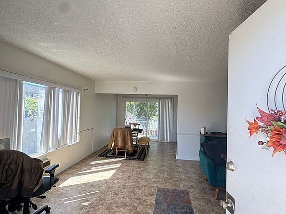 2nd image of 1000 Leslie Rd #D