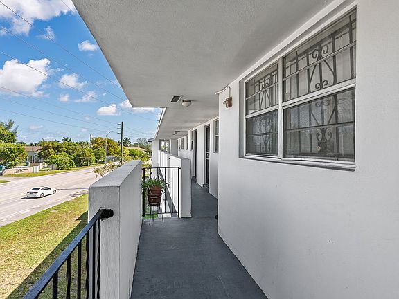 5-web-or-mls-LakeShore_Presidential_DSC7045