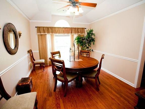 3rd image of 46 Rosewood Dr