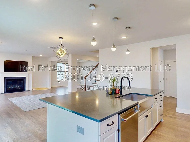 6129 Alsace Ln — Photo 10