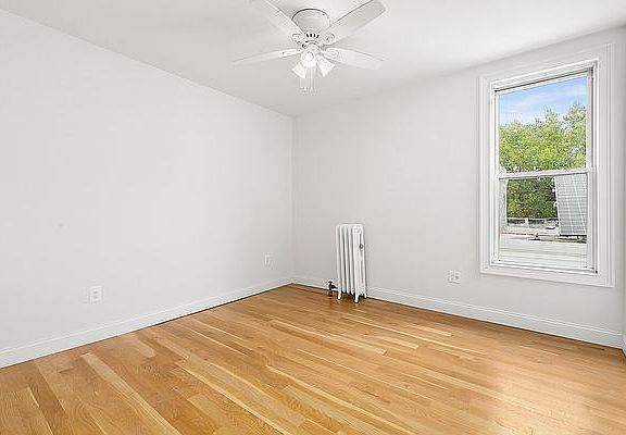 3rd image of 318 Greenwood Ave #3R