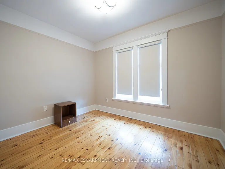 8 William St — Photo 25