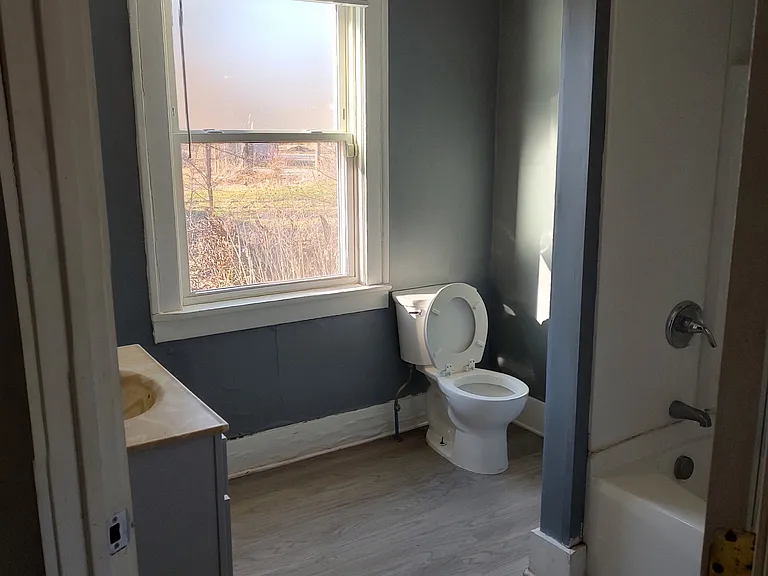 1045 Huey St — Photo 7
