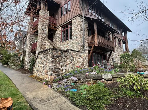 9 Emerson Rd, Black Mountain, NC 28711