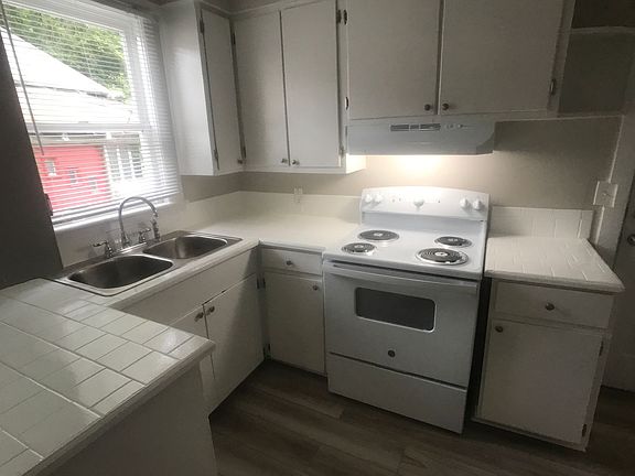 3rd image of 1122 E 37th St