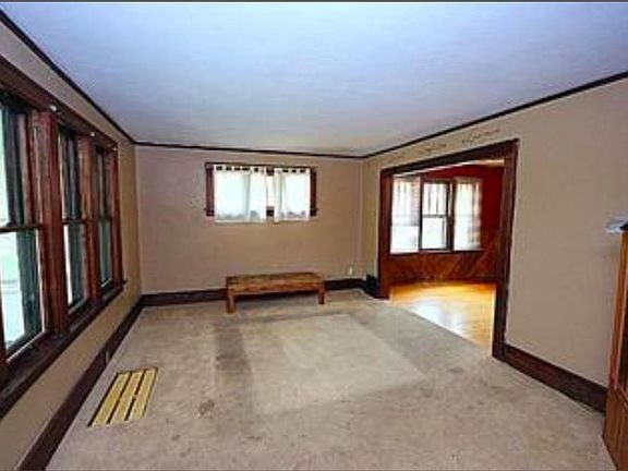 2nd image of 1005 7th Ave S #1005