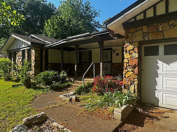 3rd image of 3222 S Edgeware Rd