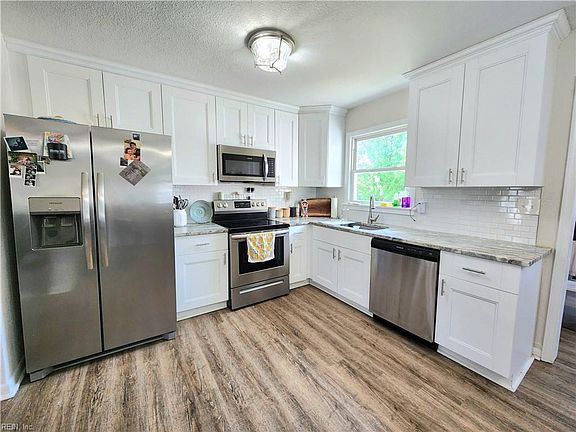 2nd image of 1906 Elmhurst Ln