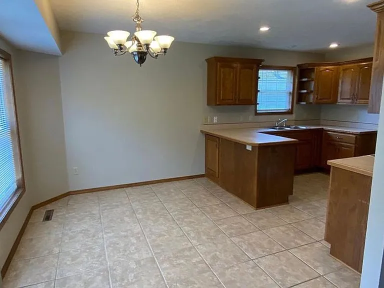 984 W Bates Dr — Photo 20