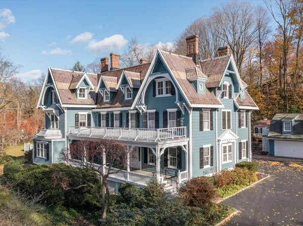 410 Bryant Avenue, Roslyn Harbor, NY 11576