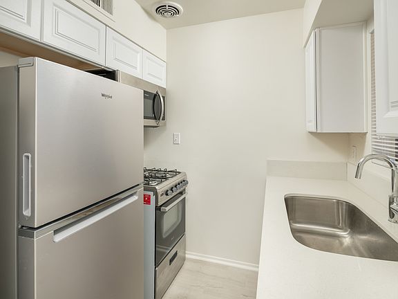 2nd image of 1934 E Fairmount Ave APT 6