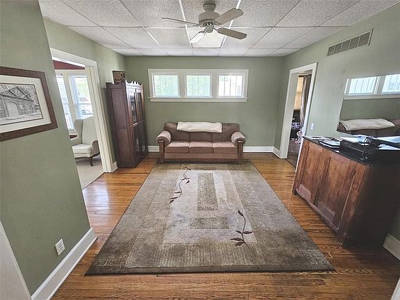3rd image of 1100 N 25th St