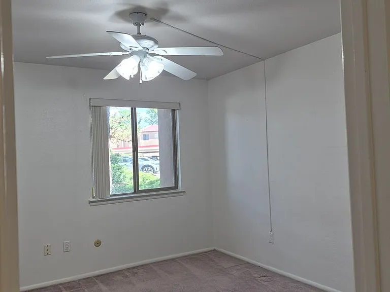 925 Country Club Dr SE #C — Photo 11