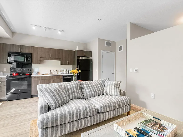 The Chamberlain Apartments — Photo 14