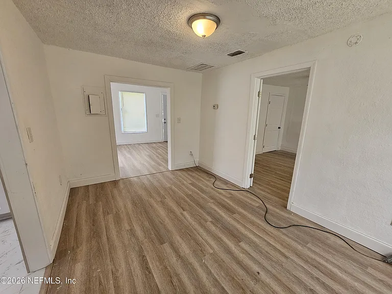2009 Almeda St — Photo 10