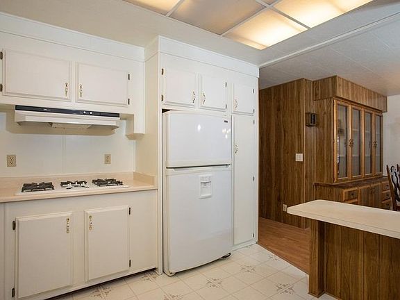 3rd image of 261 Stonebrook Dr