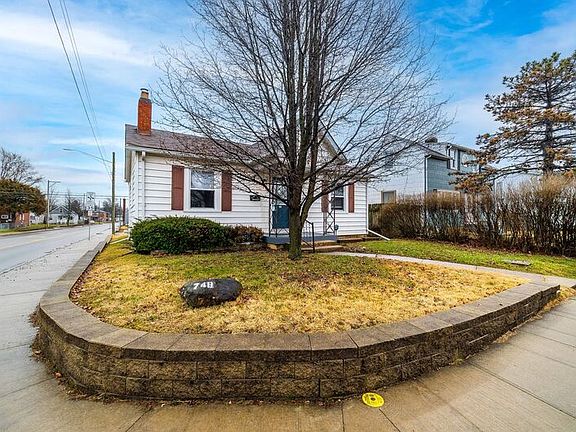 2nd image of 748 S Warren Ave