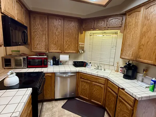 836 Lourence Dr, Tracy, CA 95376