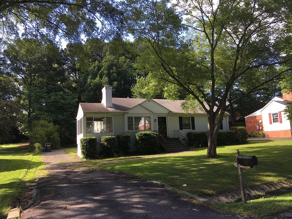 Front of the house + driveway