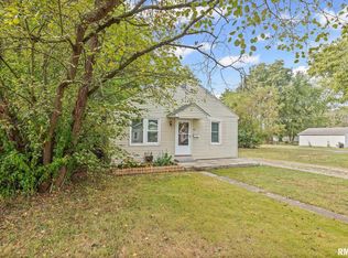 721 W Whittaker St, Salem, IL 62881