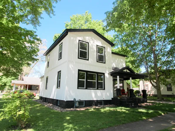 221 S Andrews St, Three Rivers, MI 49093