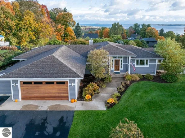 1724 Wayne St, Traverse City, MI 49684