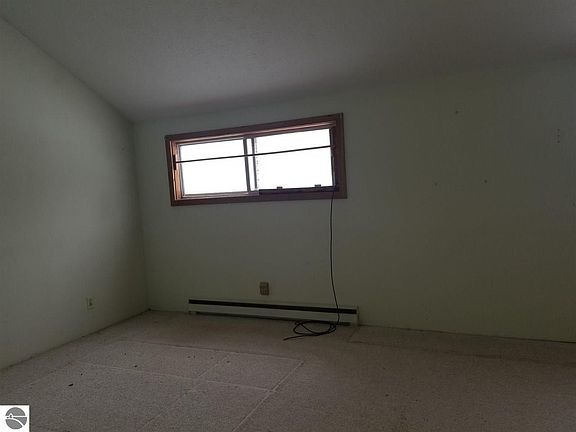 4th image of 1013 Parkview Dr