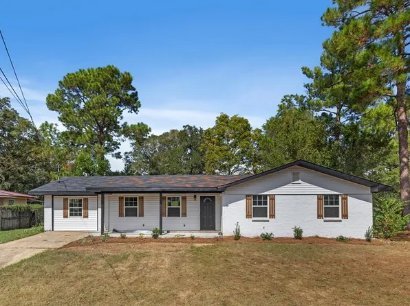 2302 Kristi Lea Dr, Dothan, AL 36303