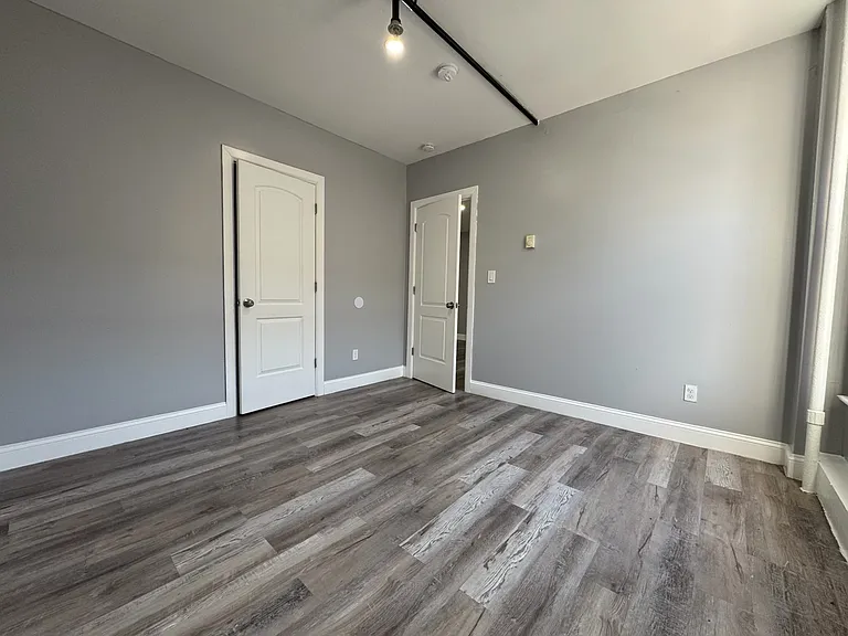 460-3 N Main St — Photo 9