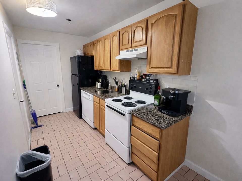 2nd image of 21 Symphony Rd APT 3