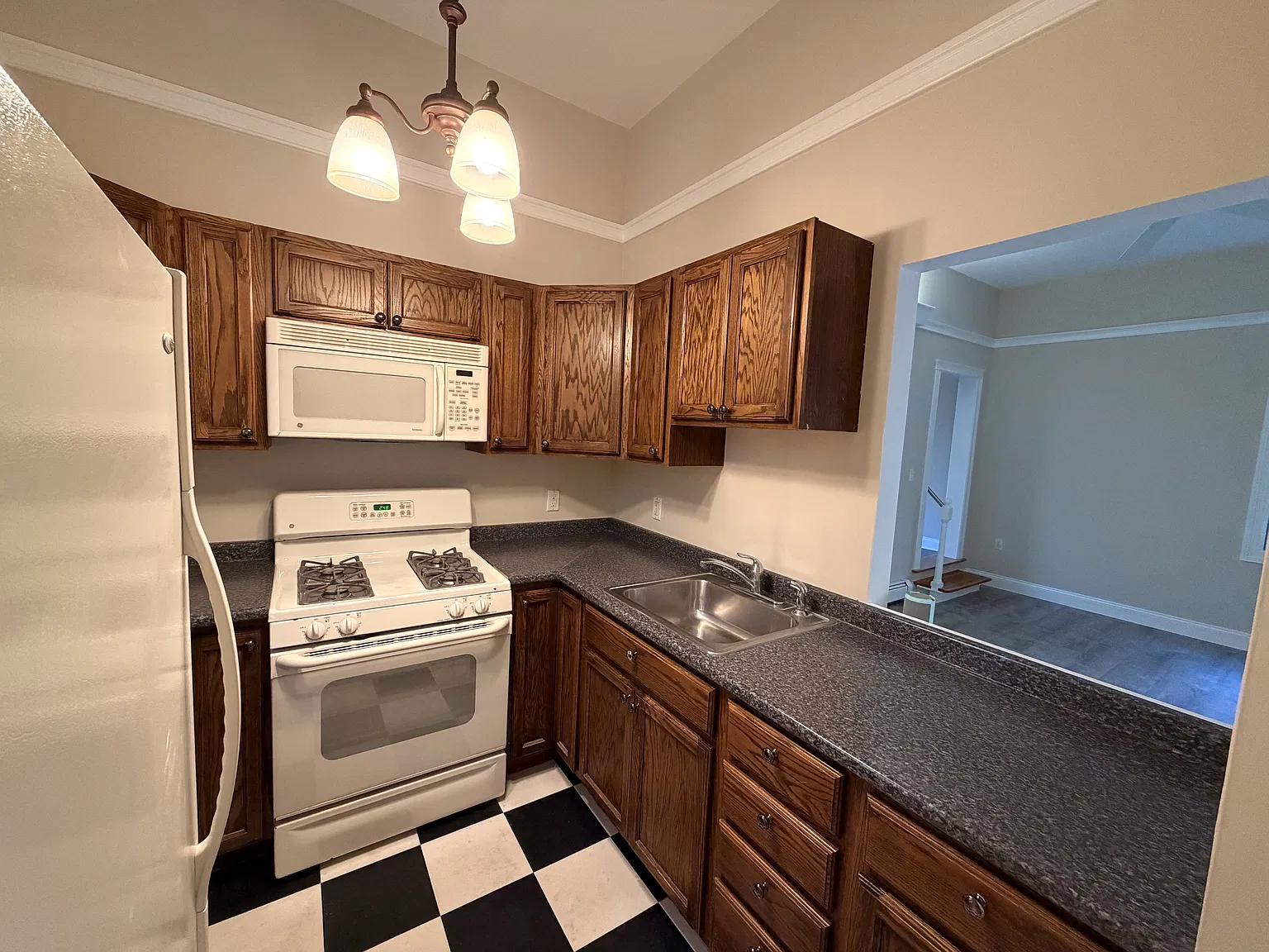 Studio, 552 sqft, $2,200 — Photo 4