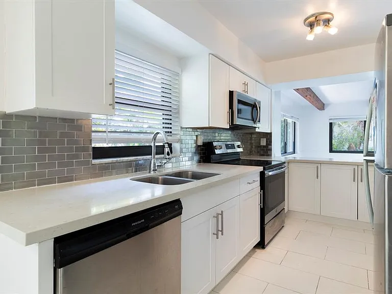 Harbor Beach - 1790 SE 23 Ave Ft. Lauderdale, FL 33316 — Photo 1
