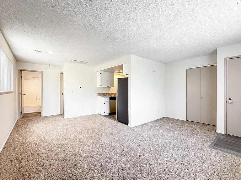 Avalon Court Apartments — Photo 9