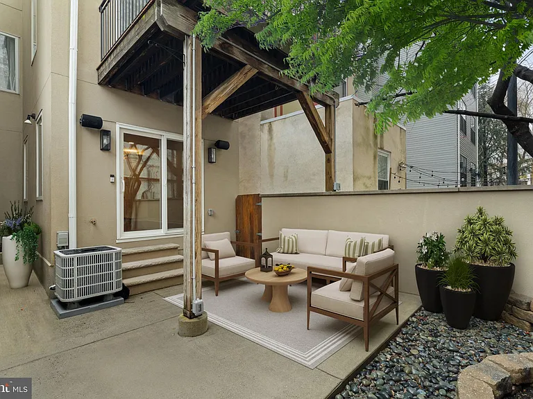 765 S 15th St — Photo 22
