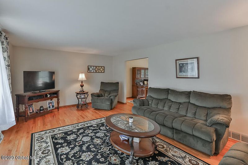5th image of 8 Longwood Drive