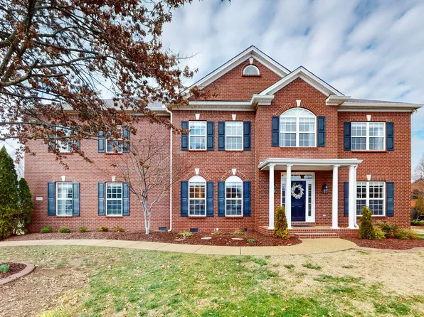 212 Woodcrest Ct, Franklin, TN 37067