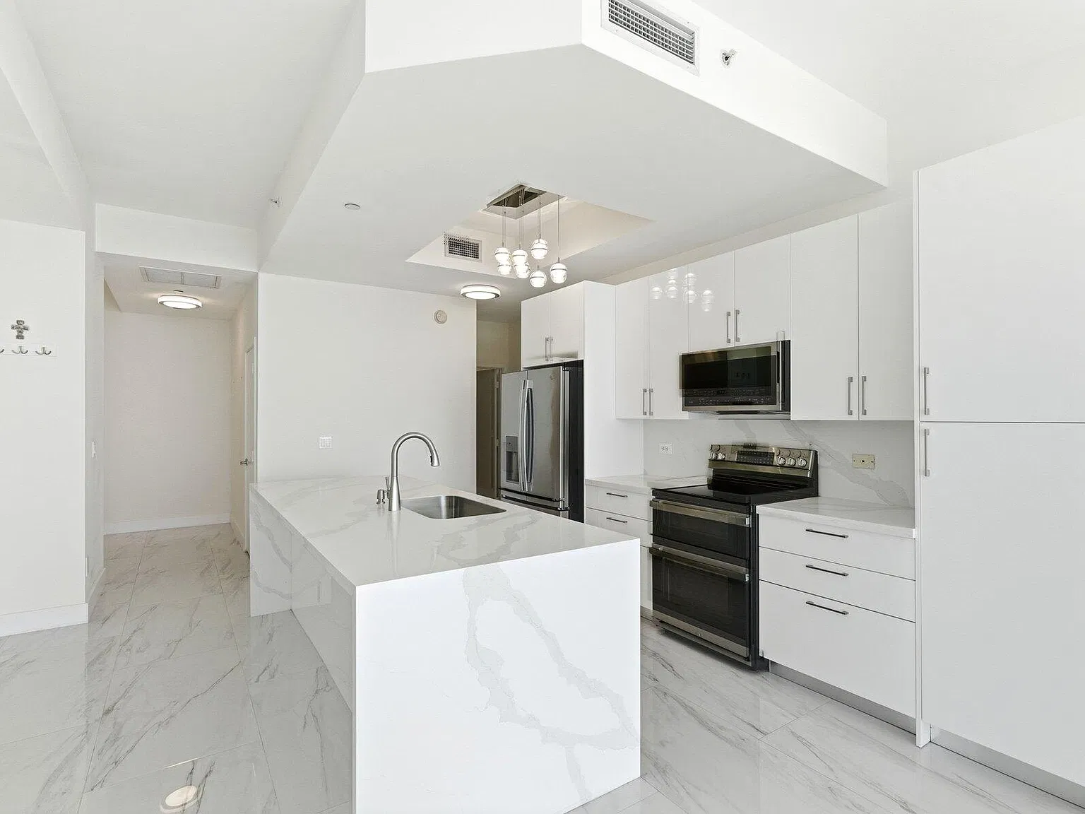 2 bed, 2.0 bath, 1208 sqft, $5,300 — Photo 4