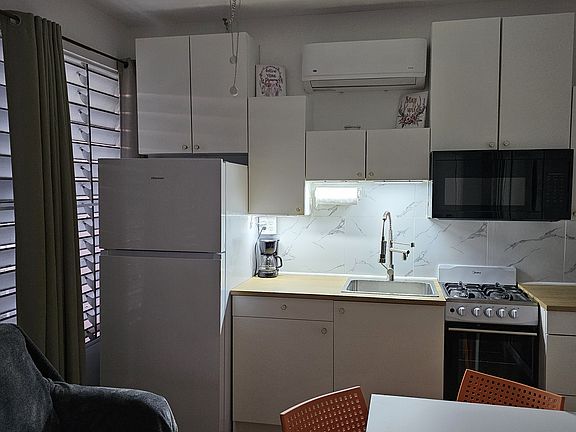 3rd image of 625 Calle Artico #B